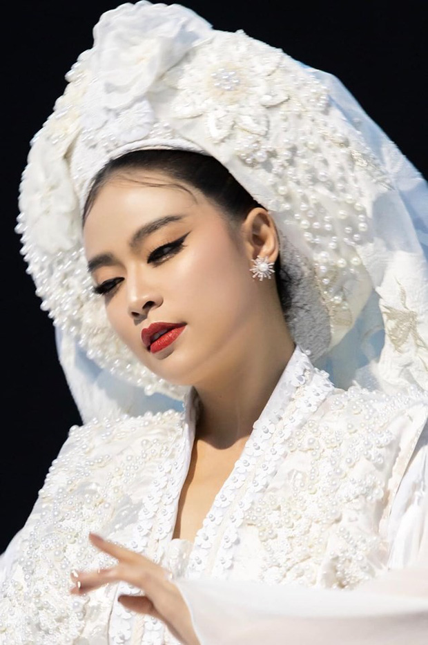 Màn “phù phép” đỉnh cao của Minh Lộc: Make up cho Nhã Phương - Đông Nhi ở đám cưới thế kỷ, giúp Lý Nhã Kỳ “chặt chém” thảm đỏ Cannes - Ảnh 20.