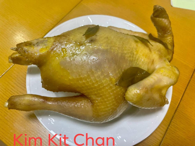 Mẹ Việt ở Nhật hướng dẫn cách làm món gà ủ muối thơm ngon chuẩn vị nhà hàng, phần da vàng ươm ăn giòn sần sật một lần nhỡ mãi - Ảnh 6.