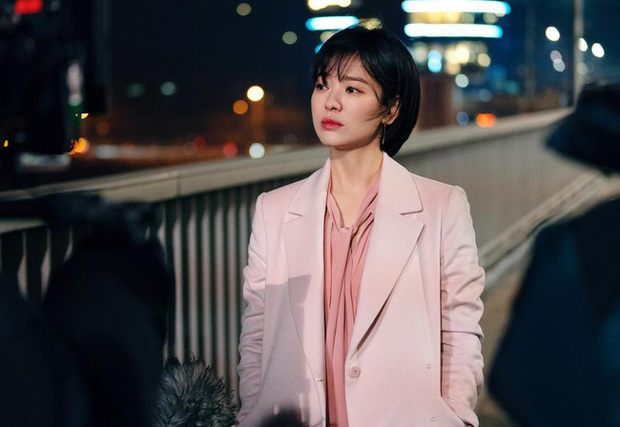 Song Hye Kyo diện blazer không bao giờ fail, sương sương cũng có 13 cách mặc trẻ và sang tuyệt đối - Ảnh 12.