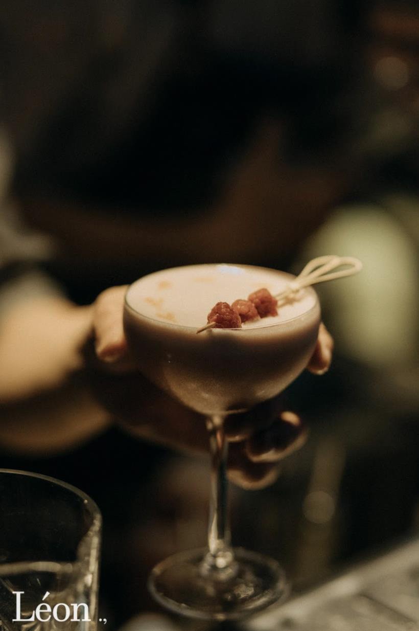 Léon: Quán cocktails mang phong cách rạp phim nhất định phải đến một lần - Ảnh 6. Léon: Quán cocktails mang phong cách rạp phim nhất định phải đến một lần - Ảnh 6.