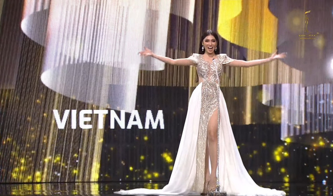 Bán kết Miss Grand International 2020: Phần thi bikini đang diễn ra cực nóng bỏng, Ngọc Thảo đại diện Việt Nam xuất hiện cực thần thái - Ảnh 1.