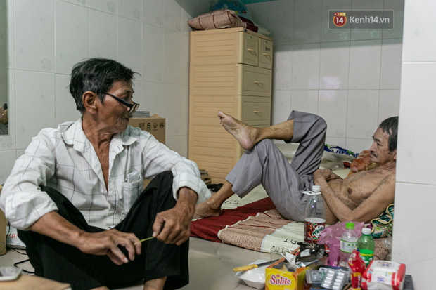 Cụ ông già yếu kiếm tiền nuôi người bạn 50 năm bị mất trí nhớ ở Sài Gòn: Mình còn khỏe ngày nào thì mình sẽ chăm sóc cho Thái ngày đó - Ảnh 1.