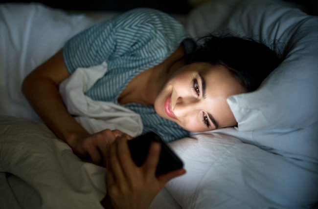 Đọc ngay bài này nếu tối nào bạn cũng xem điện thoại trước khi ngủ - Ảnh 3.