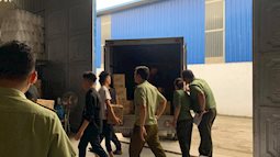 Hà Nội: Đột kích xưởng sản xuất quy mô lớn giả nhãn hiệu nước giặt Dnee