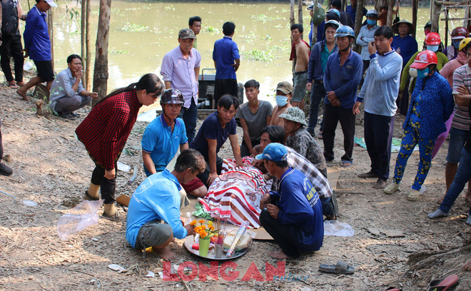 Sau tiếng nổ lớn trên phà chở 5 người, 1 người tử vong, 2 người bỏng nặng  - Ảnh 1.