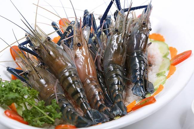 Chuyên gia thực phẩm khuyến cáo: Khi ăn tôm, dù ngon mấy cũng phải bỏ ngay các bộ phận này - Ảnh 1.