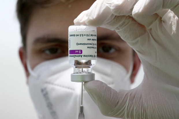 Đại học Oxford tạm dừng thử nghiệm vaccine ngừa COVID-19 ở trẻ em - Ảnh 1.