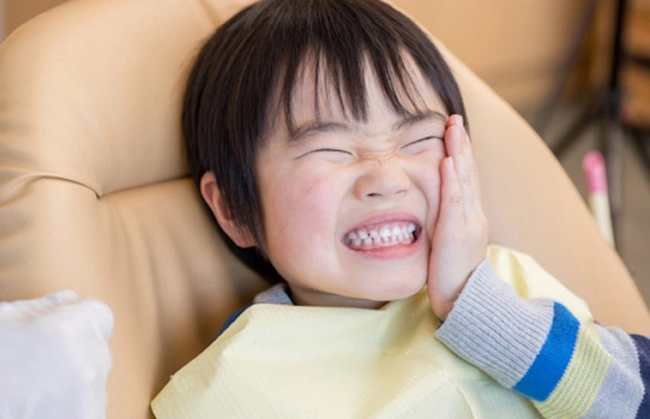 Nếu mặc kệ sâu răng và chờ rụng thay răng mới, trẻ sẽ gánh hậu quả gì? - Ảnh 13.