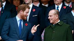 Hoàng tử Harry cuối cùng đã có mặt tại Anh để chịu tang ông nội, lần đầu tiên trở về quê hương sau hơn 1 năm rời bỏ gia tộc