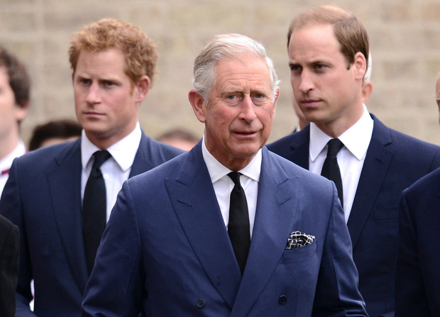 Hoàng tử Harry cuối cùng đã có mặt tại Anh để chịu tang ông nội, lần đầu tiên trở về quê hương sau hơn 1 năm rời bỏ gia tộc - Ảnh 3.