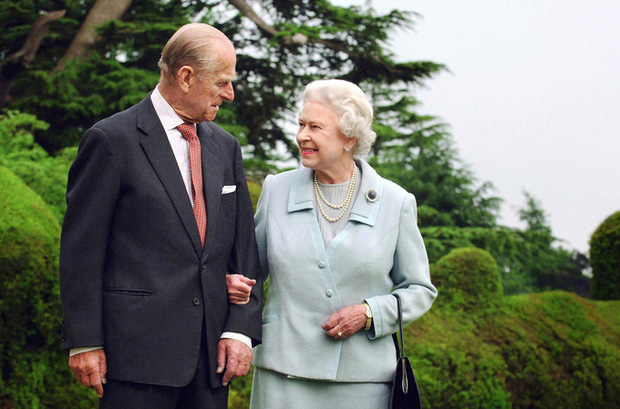 Nữ hoàng Anh liệu sẽ thoái vị sau sự ra đi của Hoàng thân Philip? Chuyên gia đưa ra lời nhận định về tương lai của Hoàng gia Anh - Ảnh 2.