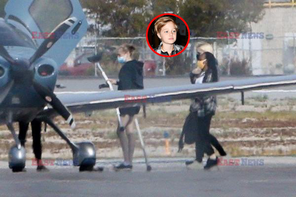 Con gái tomboy của Angelina Jolie gây choáng khi di chuyển bằng phi cơ riêng - Ảnh 1.