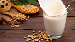 Trẻ uống sữa đậu nành có dậy thì sớm không?