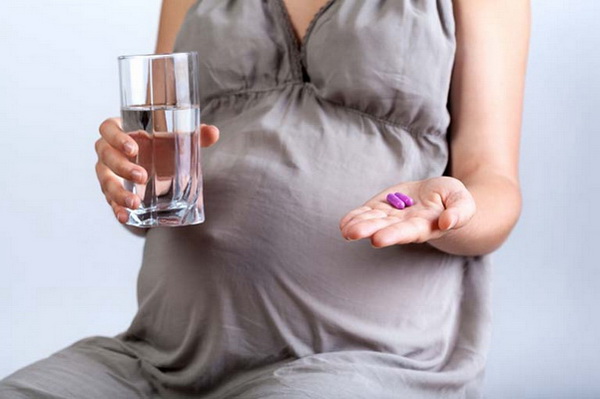 Mang thai có uống được thuốc chống say xe? - Ảnh 1.