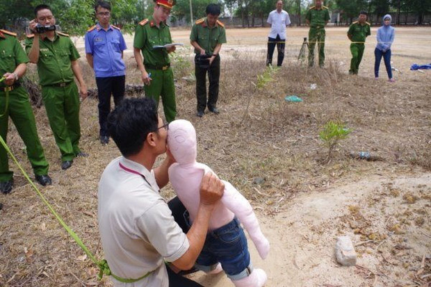 Phẫn nộ những vụ hiếp dâm trẻ em mà thủ phạm chính là yêu râu xanh mang mặt nạ người thân - Ảnh 1.