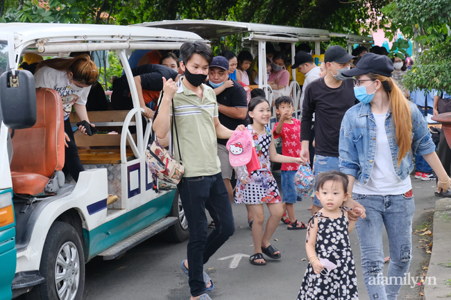 Thảo Cầm Viên Sài Gòn đông nghịt ngày giỗ tổ, cha mẹ giăng võng, nằm la liệt tại các bãi cỏ, trẻ con mệt nhoài - Ảnh 5.