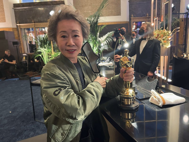 Sao nữ 73 tuổi gây chấn động vì giành giải Oscar, chồng cũ gửi lời chúc gây sốc khiến fan phẫn nộ: 