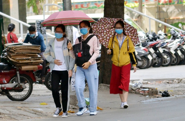 NÓNG: Vĩnh Phúc yêu cầu người dân bắt buộc đeo khẩu trang khi ra khỏi nhà, không ra khỏi địa phương khi không cần thiết - Ảnh 1.