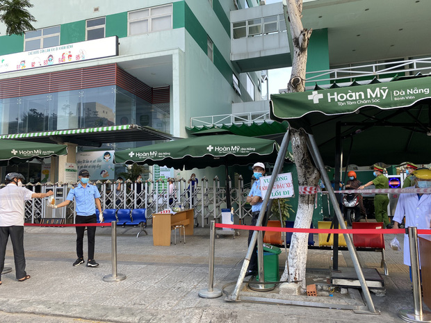 Lịch trình dày đặc của nam nhân viên spa dương tính với Covid-19 ở Đà Nẵng: Đến bến xe, bar, karaoke, siêu thị, cafe - Ảnh 5.