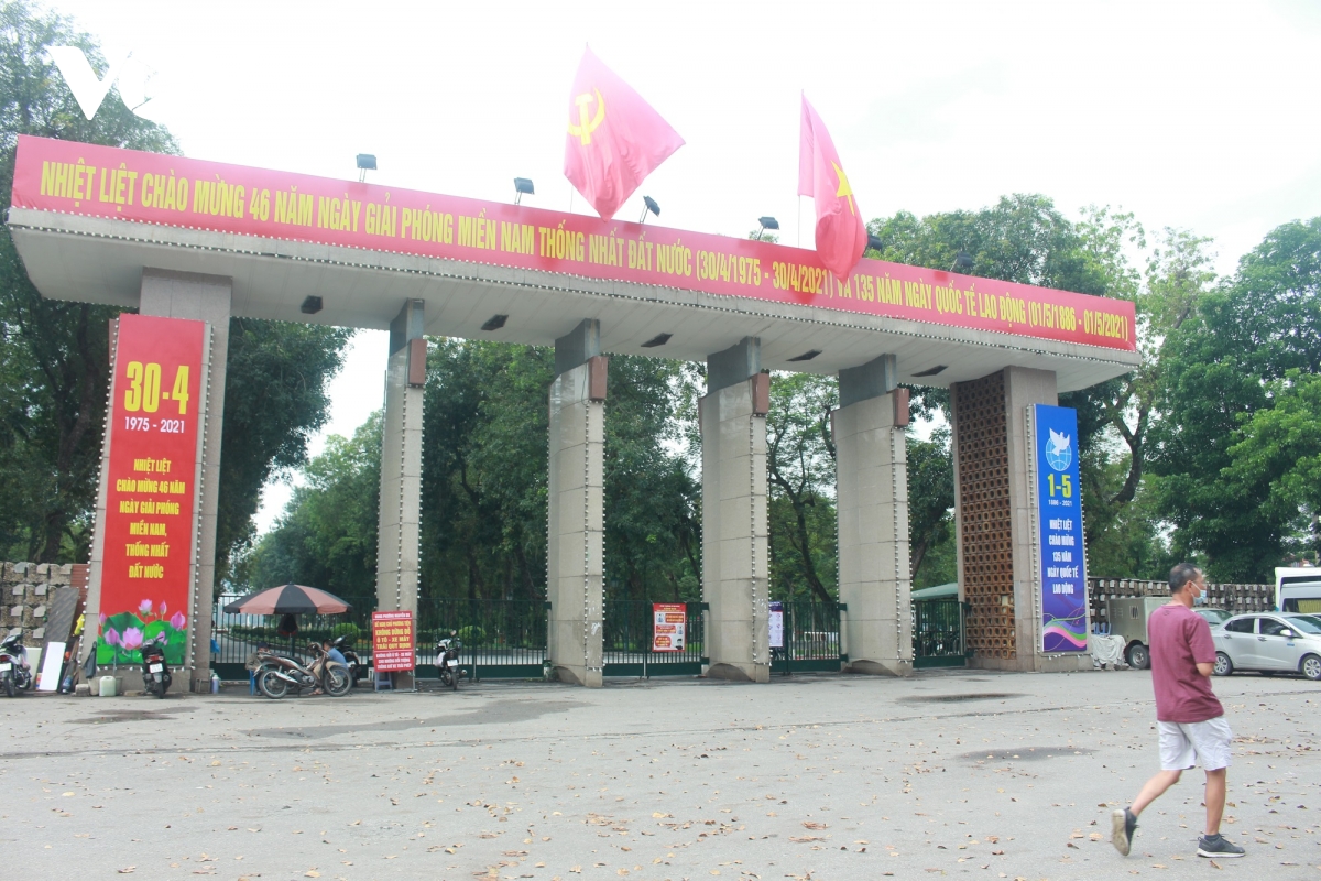 Công viên ở Hà Nội đồng loạt đóng cửa phòng chống dịch Covid-19 - Ảnh 6.