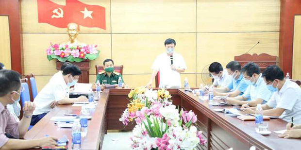 Nghệ An: Phong tỏa 5 thôn và 1 bệnh viện, cả thị xã Hoàng Mai giãn cách xã hội  - Ảnh 1.