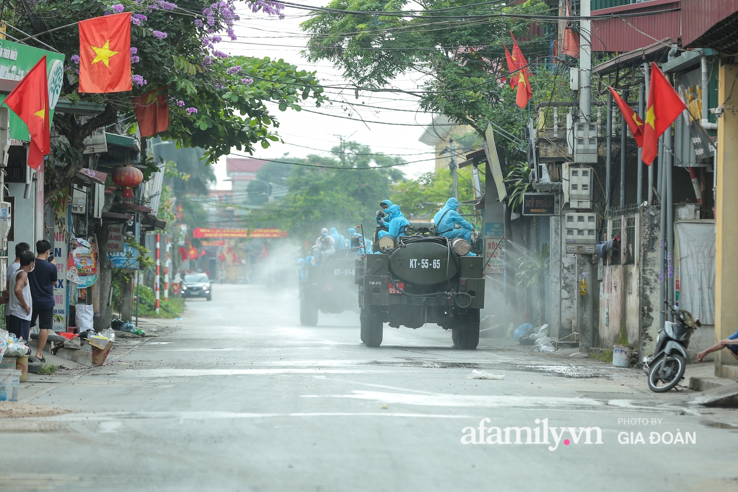 Hà Nội: Lập chốt, phun tiêu trùng khử độc toàn bộ phố Tía, huyện Thường Tín - Ảnh 9.