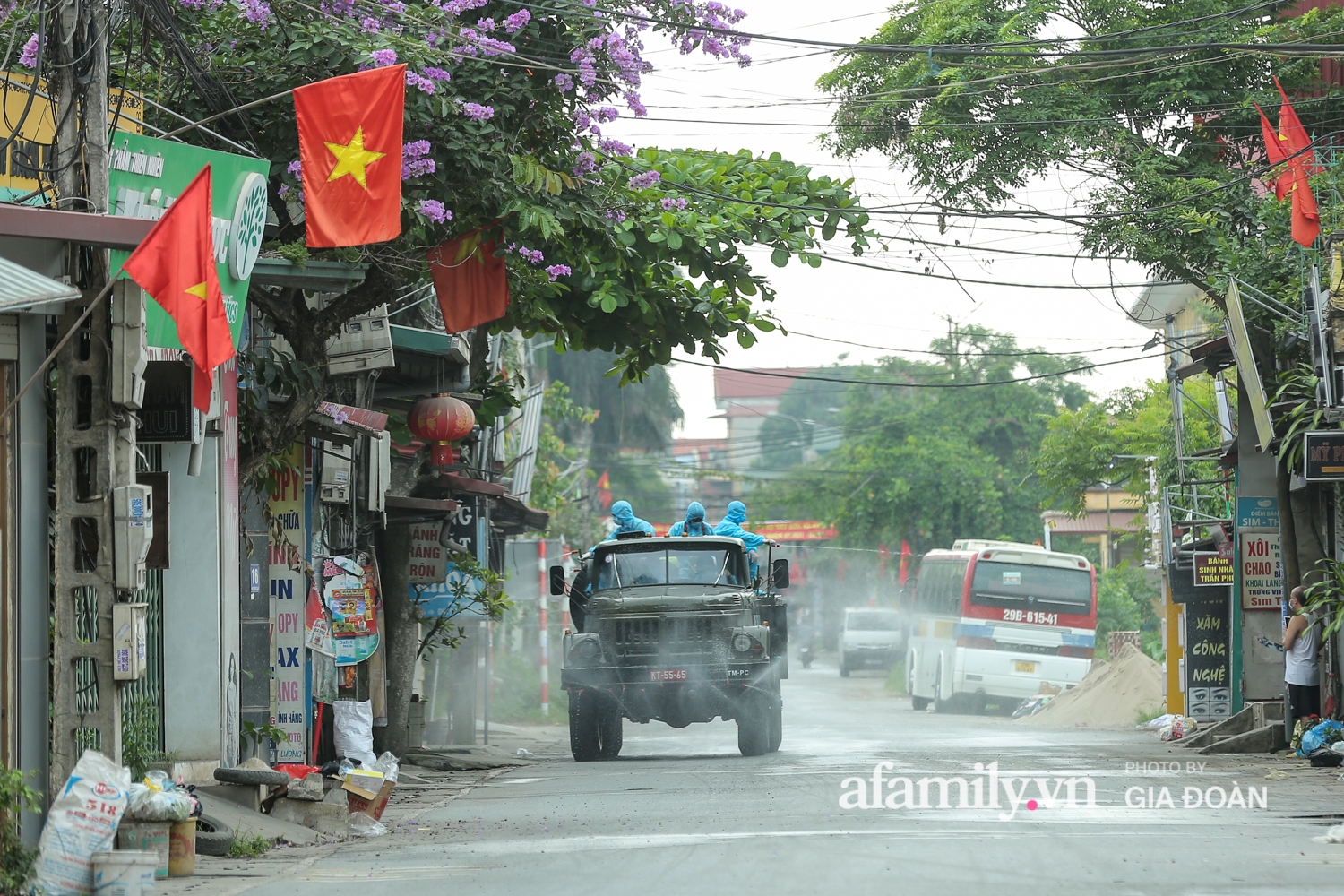 Hà Nội: Lập chốt, phun tiêu trùng khử độc toàn bộ phố Tía, huyện Thường Tín - Ảnh 11.