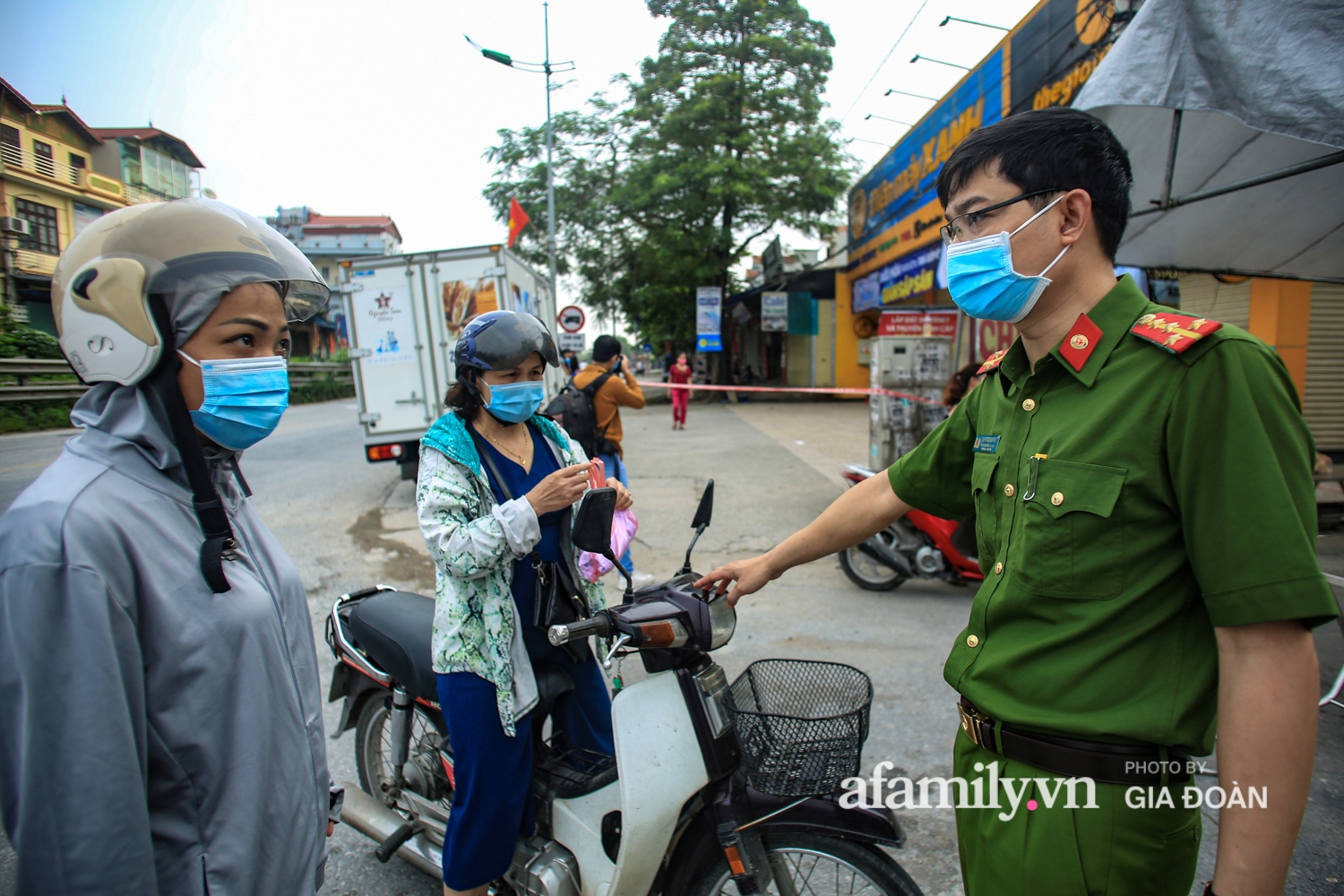 Hà Nội: Lập chốt, phun tiêu trùng khử độc toàn bộ phố Tía, huyện Thường Tín - Ảnh 2.