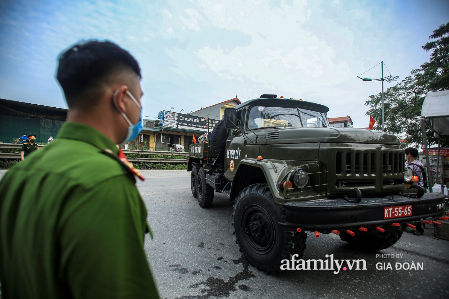 Hà Nội: Lập chốt, phun tiêu trùng khử độc toàn bộ phố Tía, huyện Thường Tín - Ảnh 5.