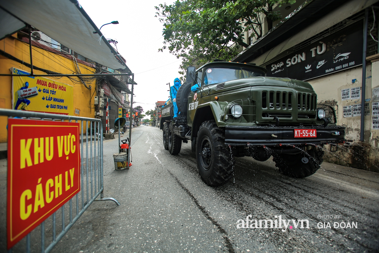 Hà Nội: Lập chốt, phun tiêu trùng khử độc toàn bộ phố Tía, huyện Thường Tín - Ảnh 15.