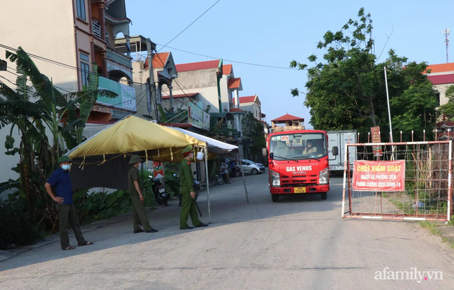 Bắc Ninh: Phong tỏa huyện Thuận Thành từ 14h chiều nay, áp dụng nghiêm các biện pháp theo Chỉ thị số 16 với gần 200.000 người dân - Ảnh 1.