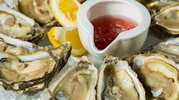 Tại sao chúng ta thích ăn hàu sống? Và khi bạn bỏ hàu vào miệng chúng có thực sự còn sống hay không?