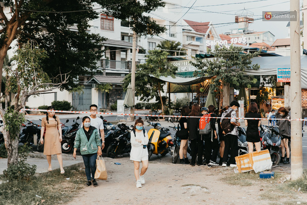 5 điểm tụ tập nổi tiếng của giới trẻ Sài Gòn giờ ra sao giữa mùa dịch: Nơi vắng lặng hơn hẳn, chỗ vẫn tấp nập như thường - Ảnh 4.