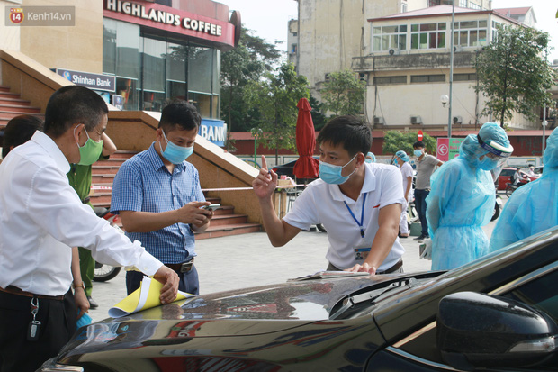 Hà Nội: Phong tỏa tạm thời Chung cư Hồ Gươm Plaza sau khi ghi nhận ca dương tính với SARS-CoV-2 - Ảnh 1.