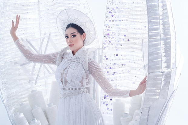 Ngắm trọn vẹn quốc phục Khánh Vân sẽ diện ở đêm Bán kết Miss Universe 2020: Cầu kỳ đến mức bị thương, nhưng tôn visual đỉnh cao - Ảnh 6.