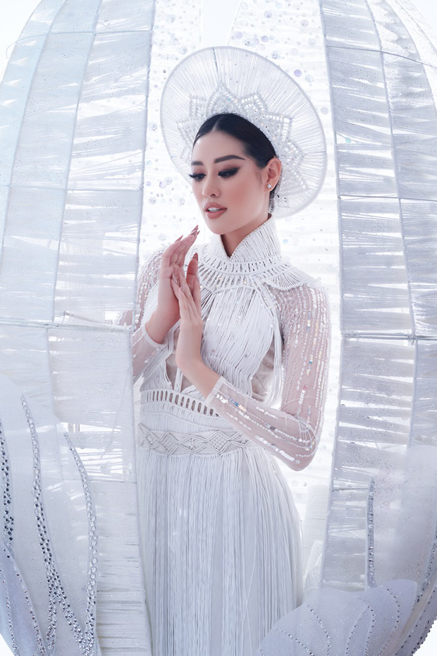Ngắm trọn vẹn quốc phục Khánh Vân sẽ diện ở đêm Bán kết Miss Universe 2020: Cầu kỳ đến mức bị thương, nhưng tôn visual đỉnh cao - Ảnh 8.
