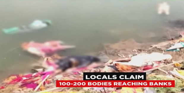 Sau vụ xác chết trôi dạt trên sông Hằng, Ấn Độ tiếp tục phát hiện hàng chục thi thể vô danh bị chôn vùi dưới cát - Ảnh 3.