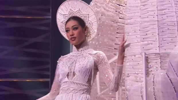 Trình diễn đỉnh cao, Khánh Vân lọt top 6 trang phục dân tộc yêu thích của Miss Universe 2018 Catriona Gray - Ảnh 3.