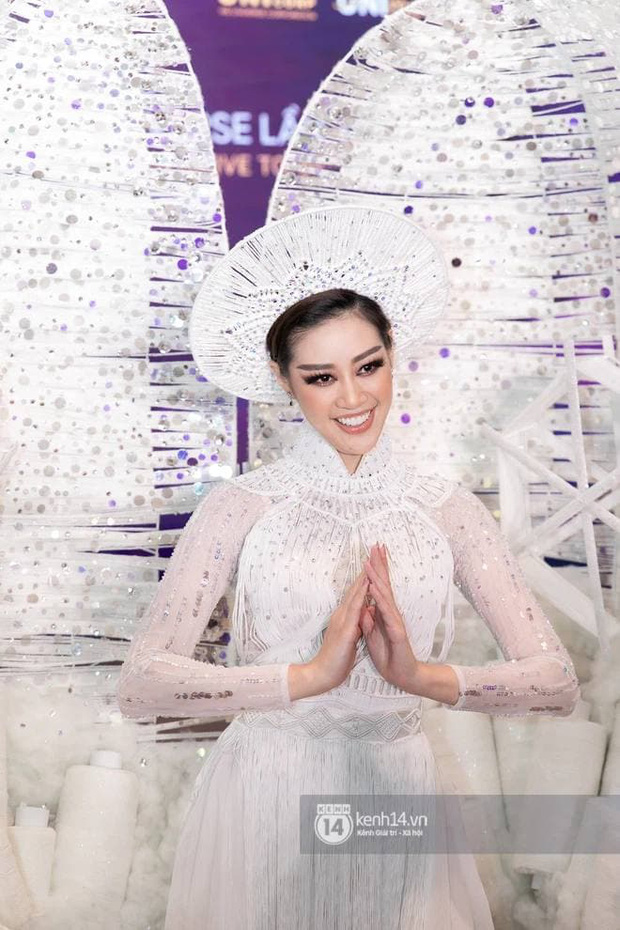 Trình diễn đỉnh cao, Khánh Vân lọt top 6 trang phục dân tộc yêu thích của Miss Universe 2018 Catriona Gray - Ảnh 6.