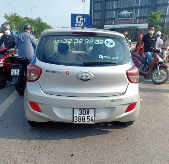 Chiếc xe taxi bị tên cướp ra tay