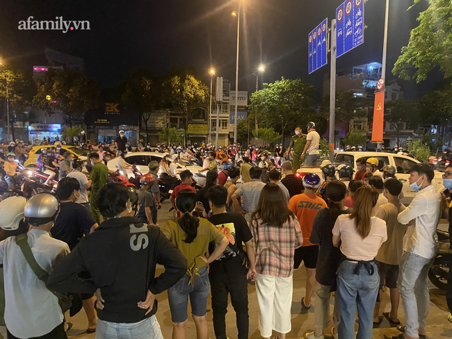 TP.HCM: Giật điện thoại bị cô gái đu vào tay, tên cướp gây tai nạn chết ngay tại chỗ, 2 người khác bị thương nặng - Ảnh 3.