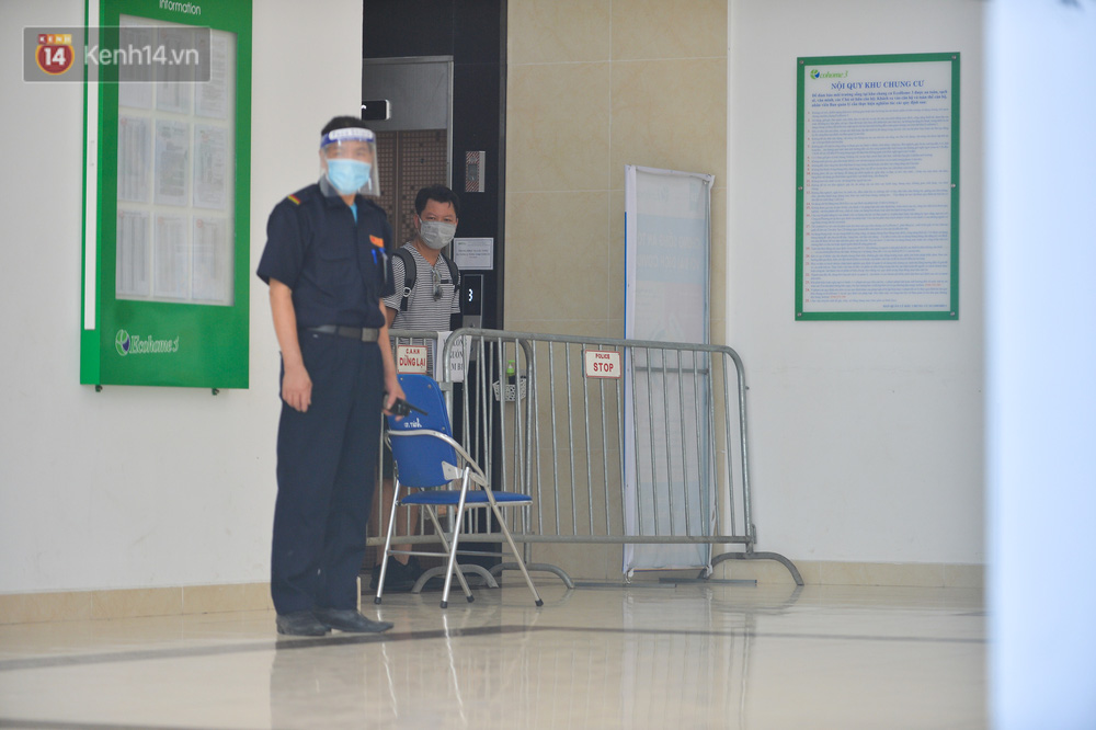 Ảnh: Hà Nội phong toả một tầng chung cư Ecohome 3 sau khi kỹ thuật viên Bệnh viện Phổi trung ương dương tính SARS-CoV-2 - Ảnh 3.