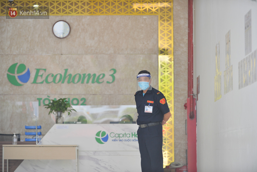 Ảnh: Hà Nội phong toả một tầng chung cư Ecohome 3 sau khi kỹ thuật viên Bệnh viện Phổi trung ương dương tính SARS-CoV-2 - Ảnh 13.