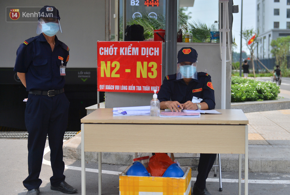 Ảnh: Hà Nội phong toả một tầng chung cư Ecohome 3 sau khi kỹ thuật viên Bệnh viện Phổi trung ương dương tính SARS-CoV-2 - Ảnh 7.