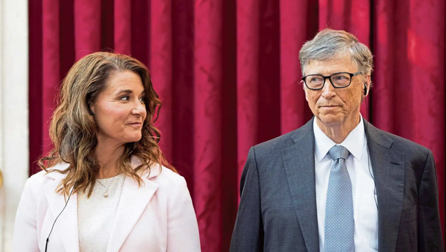 Tỷ phú Bill Gates gạ gẫm các nữ nhân viên trong nhiều năm, thừa nhận từng ngoại tình và tỏ thái độ khó chịu với vợ - Ảnh 1.