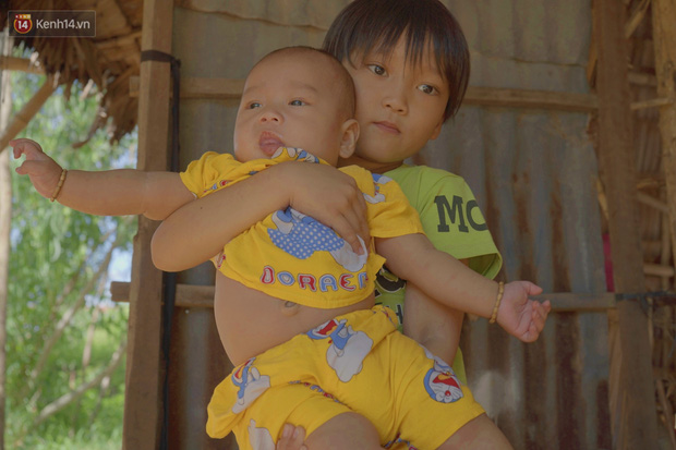 Chồng bỏ lúc mang thai, người mẹ bất lực nhìn 3 đứa con thơ khát sữa, cha già bệnh tật mà thiếu tiền chữa trị - Ảnh 3.