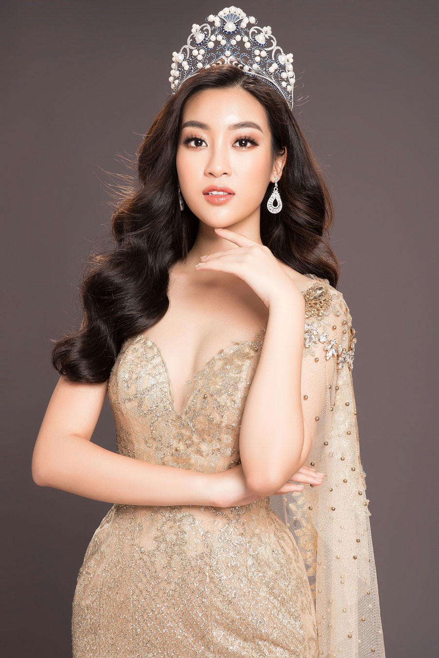 Miss Tourism Thái Lan bị tố đạo nhái vương miện của Đỗ Mỹ Linh, netizen tràn vào fanpage để khủng bố - Ảnh 5.