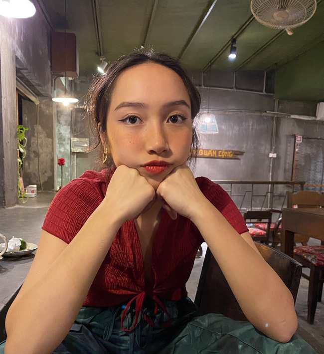 Chân dung con gái út diva Mỹ Linh: Táo bạo với màn khoe vòng 3 ở tuổi 19, đanh đá trong mắt chị gái 