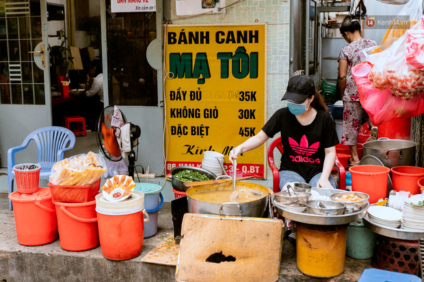 Quán xá Sài Gòn đồng loạt treo biển bán mang về: Nơi vẫn thấy đông người chờ mua, chỗ thì đóng cửa luôn vì quá ế ẩm - Ảnh 21.