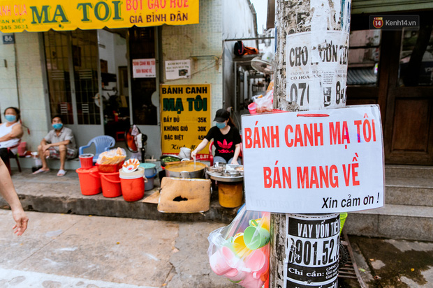 Quán xá Sài Gòn đồng loạt treo biển bán mang về: Nơi vẫn thấy đông người chờ mua, chỗ thì đóng cửa luôn vì quá ế ẩm - Ảnh 20.